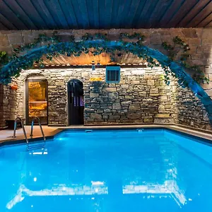 https://chata-walczakow-blue-cave-cottage.zakopanehotels.org